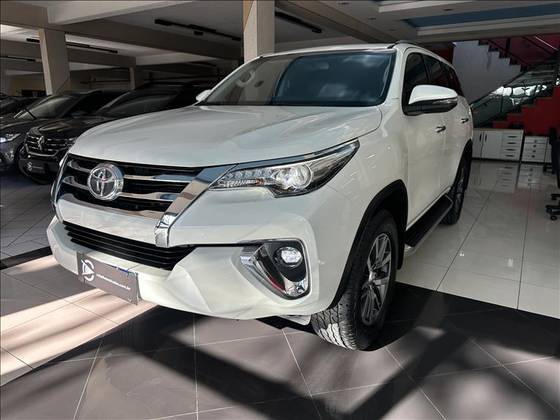 TOYOTA HILUX SW4 2.8 SRX 4X4 7 LUGARES 16V TURBO INTERCOOLER DIESEL 4P AUTOMÁTICO TOYOTA HILUX SW4 2.8 SRX 4X4 7 LUGARES 16V TURBO INTERCOOLER DIESEL 4P AUTOMÁTICO